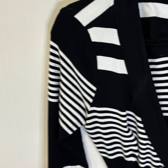 Banana Republic Black and White Stripe Wrap Dress Sz Small - Picture 4 of 7